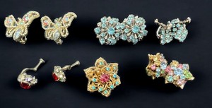 lot 155 image: Vintage Aurora Borealis Crystal Jewelry