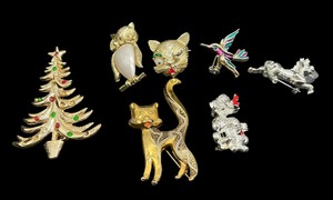 lot 156 image: Vintage Pin Lot