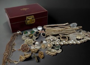 lot 151 image: Vintage Costume Jewelry Lot with Jewelry Box