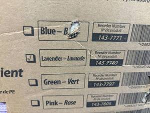 lot 42 image: 1 Case NEW Braval 143-7789 2-Ply Tissue  1-Ply PE Patient Bibs (dented box)