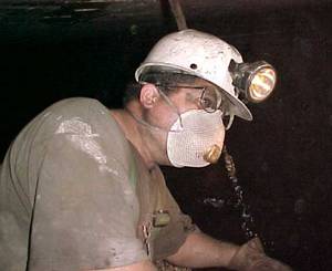 lot 2 image: MSRP $550  1 Case (100 masks) NEW Moldex 2700N95 Series Particulate Respirators WHandyStrap & Ventex Valve -&nbsplets hot air out faster so workers breathe easier & stay cooler -Soft foam nose cushion for added comfortno pressure points