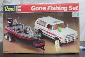 Revell Gone Fishing Set Model Car Kit