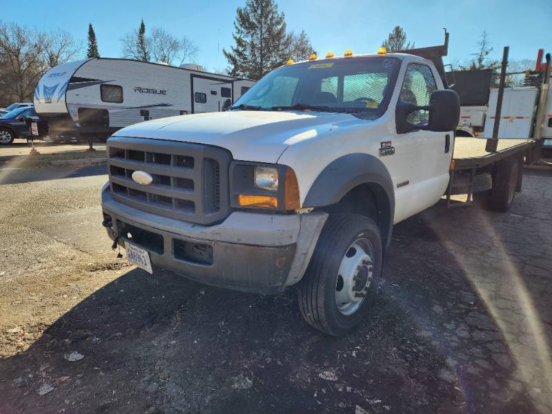 2005 Ford F-550 Super Duty Power Stroke Turbo Diesel Flatbed Work Truck with Lift Gate
