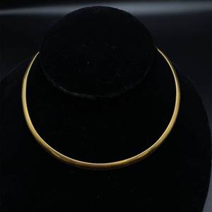 lot 23B image: Classic Brightly Polished Herringbone Chain in 14k Yellow Gold