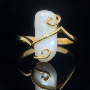 lot 17B image: Cultured Freshwater Pearl Solitaire Artisan Wire Ring in 14k Yellow Gold