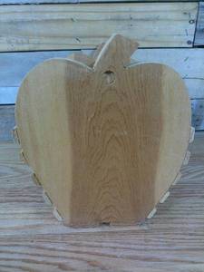 lot 34 image: Decorative Apple Shape Wooden Hand Basket w Pinecones
