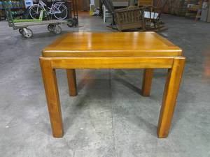 lot 7 image: 20 12H x 26L x 20W Lane End Table