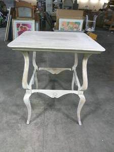 lot 31 image: Whitewashed 28 34H x 20W Accent Table w 24 x 24 Top and Wreath Accenting