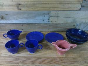 lot 45 image: Set of 9 Fiesta Ceramics Dishes & Cups
