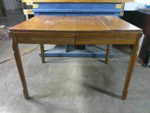 lot 120 image: 30H x 42 14 x 32W Expandable Dining Table-Missing Leaf Extension