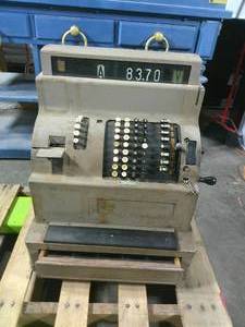 lot 123 image: Antique Cash Register