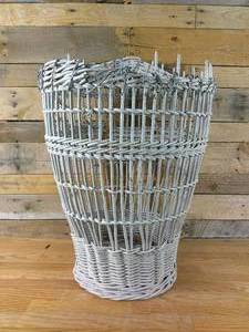 lot 152 image: Vintage Old World Carrying Basket