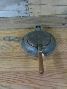 lot 159 image: Nordic Ware Scandinavian Krumkake Iron