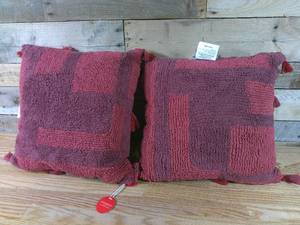 lot 170 image: Set of 2 18x18 Chenille Square Geometric Patchwork with Tassels