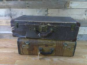 lot 154 image: Set of 2 Antique Lace Luggage- 21L x 13W x 5D Broadway Hyer & Antique Composite Suite Case-23L x 12W x 6 34D