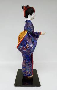 lot 9 image: Tall Vintage Geisha Doll