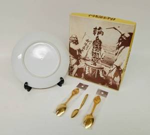 lot 22 image: Vintage Collection of Japanese Chopsticks, Spoons and Dish
