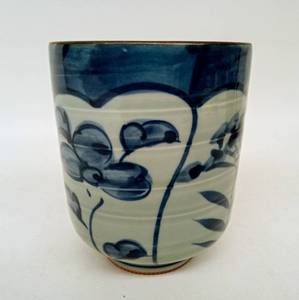 lot 34 image: Four Vintage Japanese Ceramic Cups