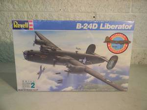 NEW SEALED IN BOX - REVELL B-24D LIBERATOR 172 SCALE MODEL KIT #4339 - GREAT PIECE - SEE PICTURES