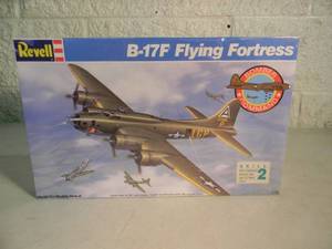 NEW SEALED IN BOX - REVELL B-17F FLYING FORTRESS 172 SCALE MODEL KIT #4338 - GREAT PIECE - SEE PICTURES