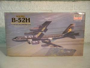 NEW IN BOX - MINICRAFT MODEL KITS 1144 SCALE BOEING B-52H STRATOFORTRESS #14430 - GREAT PIECE - SEE PICTURES