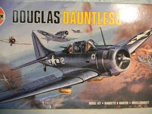 NEW SEALED IN BOX - AIRFIX 172 SCALE MODEL KIT DOUGLAS DAUNTLESS #02022 & DOUGLAS SKYRAIDER #02030 - GREAT PIECES - SEE PICTURES