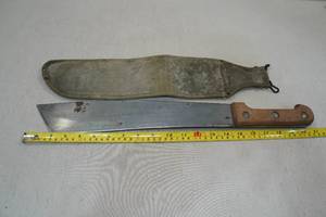 lot 7 image: 21 Machete with Sheath