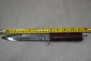 lot 15 image: Valor #121 Fixed Blade Knife