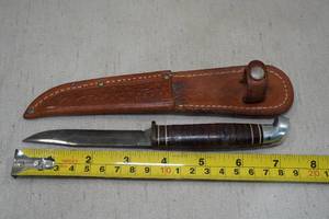 lot 16 image: Western Fixed Blade Knife with Sheath