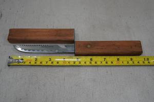 lot 18 image: The Floating Fish Knife