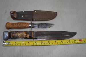lot 21 image: 2 Wooden Handle Knives with Sheath