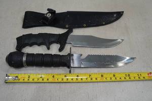 lot 23 image: 2 Fixed Blade Hunting Knives with Sheath