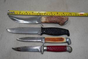lot 25 image: 4 Fixed Blade Hunting Knives