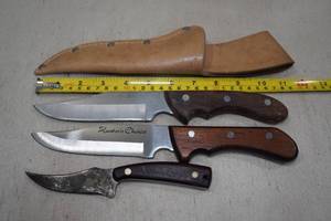 lot 26 image: 3 Fixed Blade Hunting Knives - Schrade, Maxam