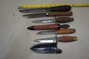 lot 28 image: 5 Fixed Blade Hunting Knives with Sheath