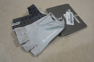 lot 44 image: Blackfish Sun Gloves -Medium