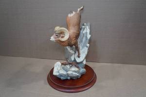 lot 85 image: Franklin Mint Hand Painted Porcelain Sculpture Big Horn 1990