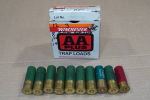 lot 127 image: 10 12 Gauge 3 Shotshells - Remington Slugs