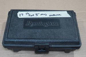 lot 128 image: 17 Federal 12 Gauge 3 Magnum 00 Buck Shotshells