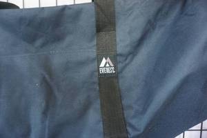 lot 13 image: Everest Brand Large Zippered Gear Bag