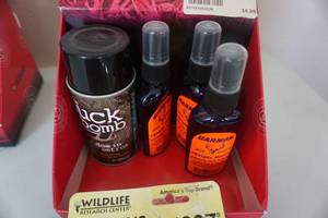 lot 17 image: Buck Bomb Blind Scent Eliminator, Doe In Estrus, Harmon Triple Heat, And Wild Life Research Scent Attractant