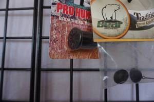 lot 79 image: Pro Hunter Broad Head Wrench With Bear Brush Buttons