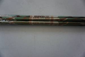 lot 114 image: 6 - Easton Camo Hunter XX75 Super Lite Aluminum Arrows