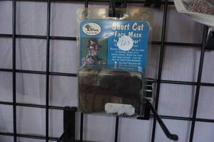 lot 123 image: 2 - Vista Brand Short Cut Face Masks