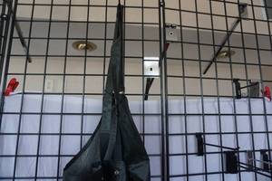 lot 152 image: Mens One Size Black Rubber Water Proof Rain Bibs