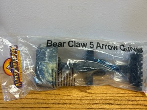 lot 191 image: Alpine Archery Bear Claw 5 Arrow Quiver
