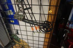 lot 2 image: Barnett Vortex Compound Bow RH