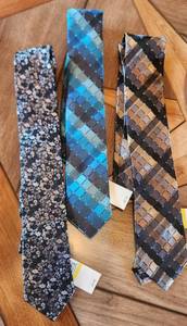 lot 24 image: Ralph Lauren Leather Belt Size Small & 3 NEW Van Heusen Ties with Tags
