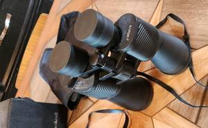 lot 26 image: BARSKA Binoculars 10-30x60 zoom