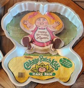 lot 36 image: Vintage Wilton Cake Pans Cabbage Patch, Barbie, Holly Hobbie, Raggedy Ann